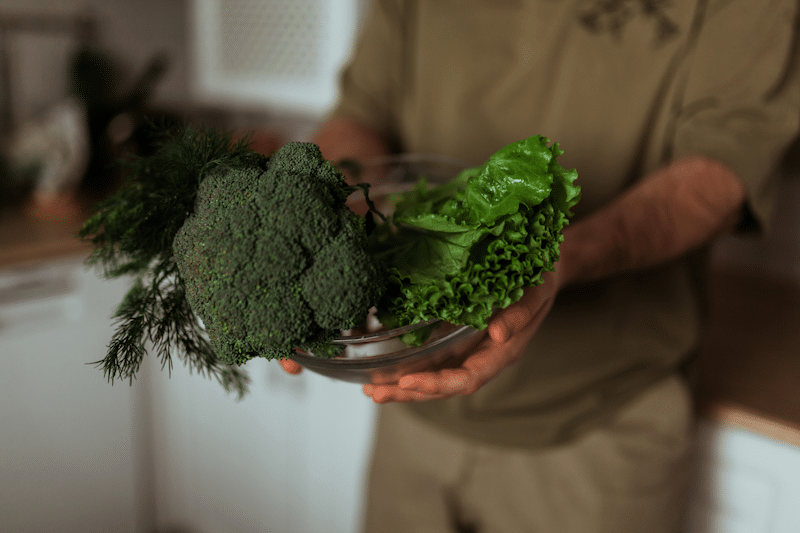 Green leafy vegetables are foods to boost nitric oxide