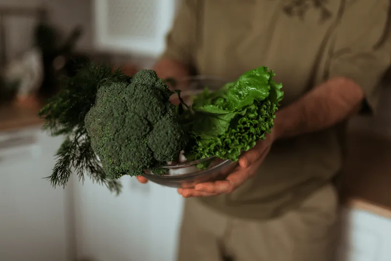 Spinach, kale, and broccoli are rich in antioxidants and vitamins that support joint health